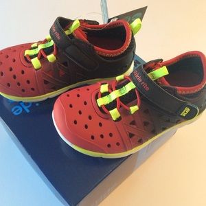 Stride Rite Phibian Sneakers